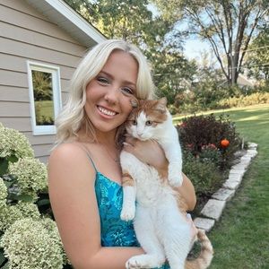 Meet your Posher, Mia